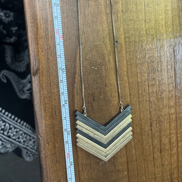 5/$45 Madewell Gold Tone Multi Tone Long Metal Chevron Pendant Necklace - Picture 5 of 6